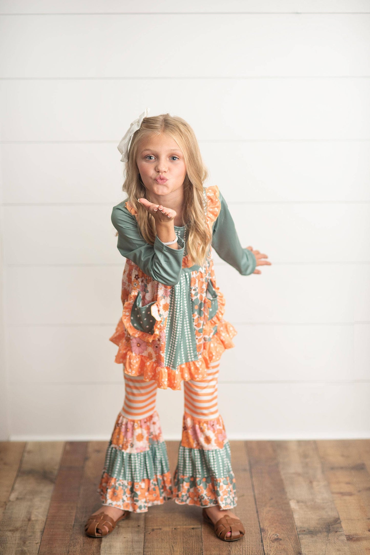 Kids Sage Floral Pocket Two Piece Bell Bottom Ruffle Set: 5/6