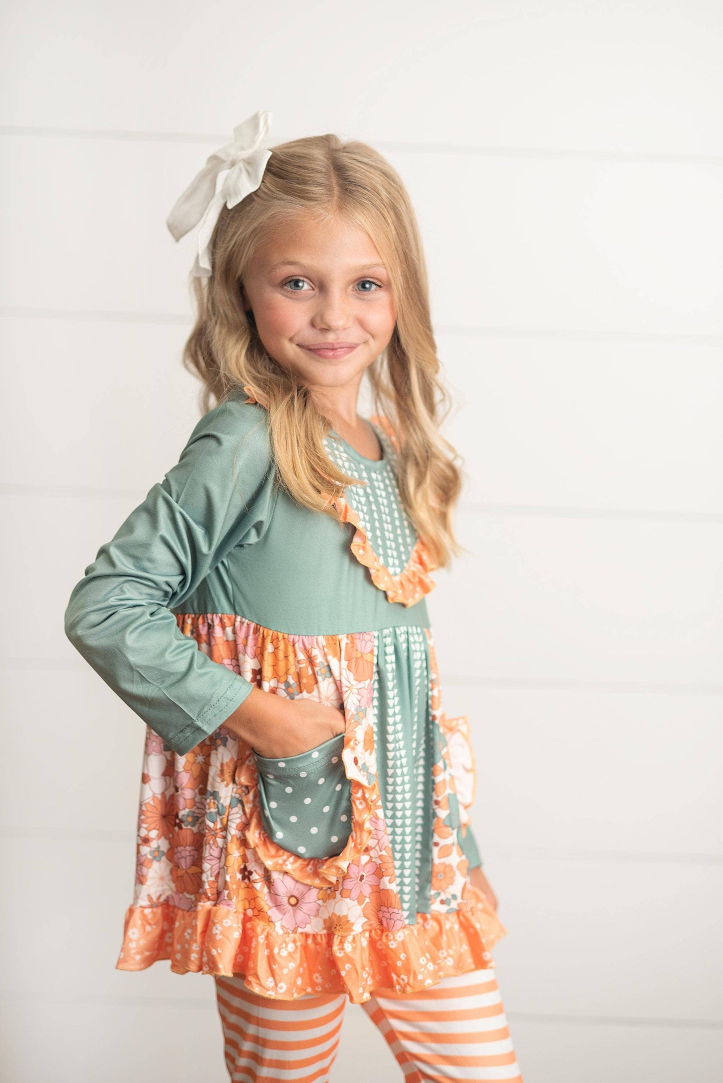 Kids Sage Floral Pocket Two Piece Bell Bottom Ruffle Set: 5/6